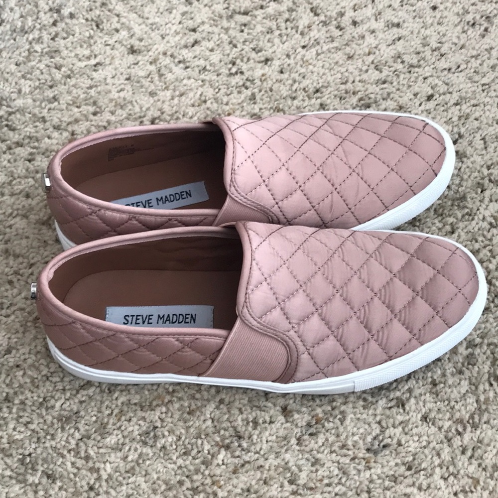 Steve Madden ECENTRCQ SLIP-ON SNEAKER. Blush. 8